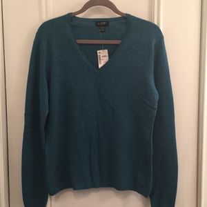 100% cashmere. Long sleeve, v-neck pullover. Teal.